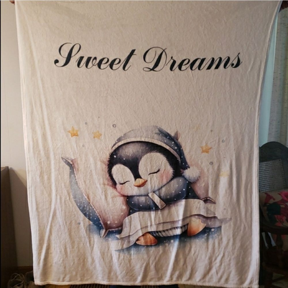 "Sweet Dreams" PenguinโLightweight Fleece Blanket - White and Blue - 50" x 60"